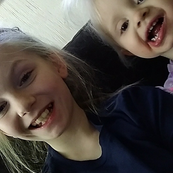 Meet your Posher, Adrianna - Picture 2 of 4